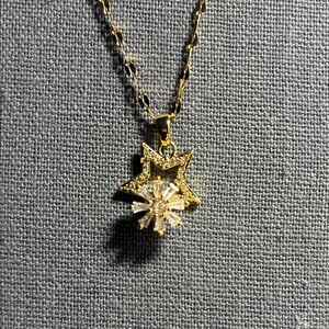 Spinner Gold Star Pendant Necklace